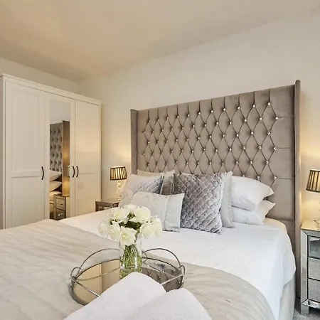 Apartment Deluxe Modern & Free Secure Parking! *