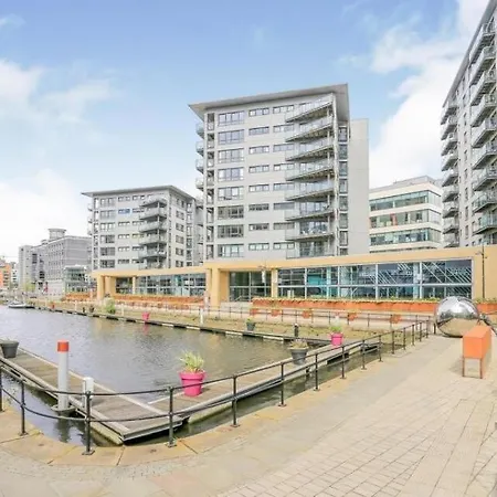 Apartment Deluxe Modern & Free Secure Parking! *