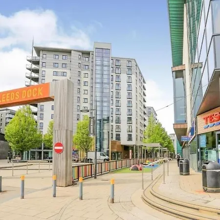 Apartment Deluxe Modern & Free Secure Parking! *