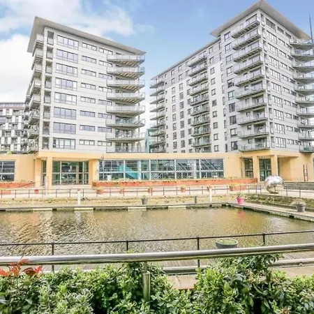 Apartment Deluxe Modern & Free Secure Parking! *