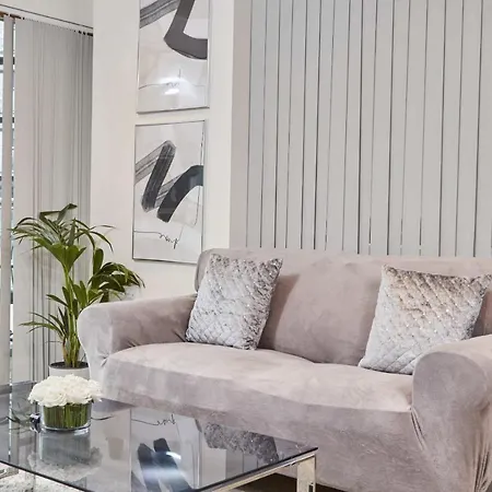 Deluxe Modern & Free Secure Parking! Лідс