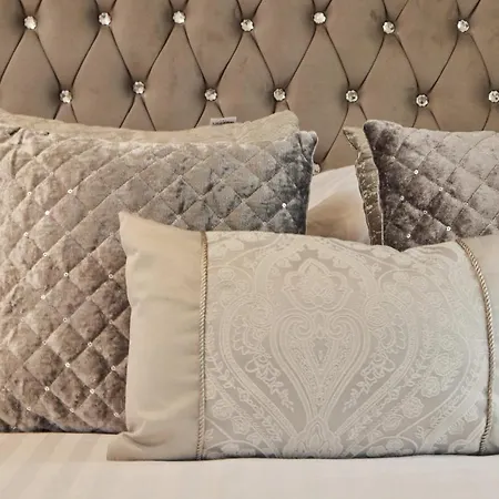 公寓 Deluxe Modern & Free Secure Parking!