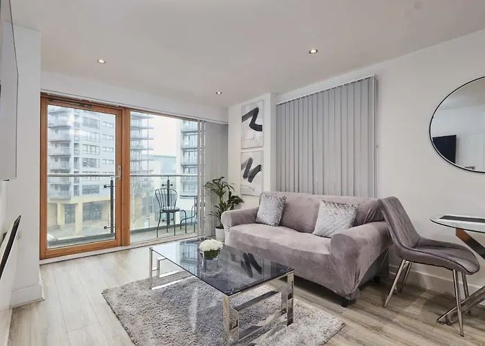 Apartamento Deluxe Modern & Free Secure Parking!