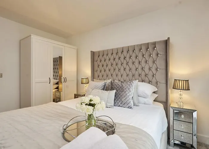 Apartamento Deluxe Modern & Free Secure Parking! *