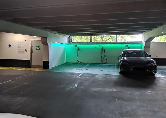 Deluxe Modern & Free Secure Parking! Leeds (West Yorkshire)