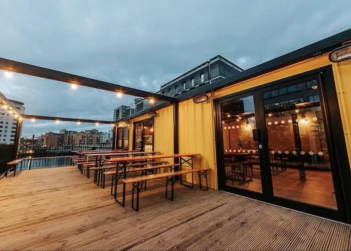 Deluxe Modern & Free Secure Parking! Leeds (West Yorkshire)