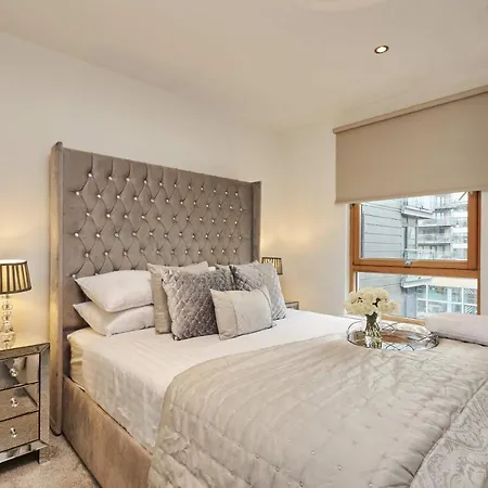 Deluxe Modern & Free Secure Parking! דירה לידס